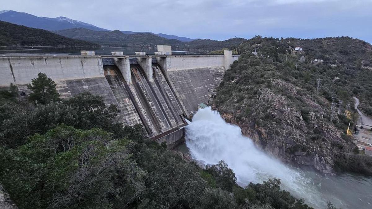 VÍDEO | L'ACA augmenta el desembassament d'aigua al pantà de Darnius-Boadella