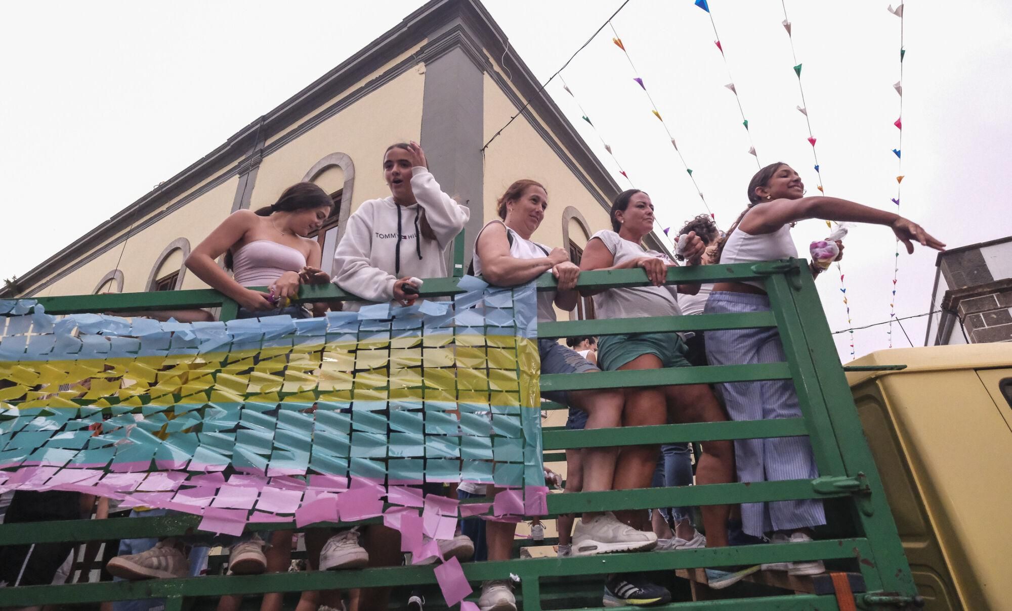 Batalla de flores en las Fiestas de la Virgen de Guíaa