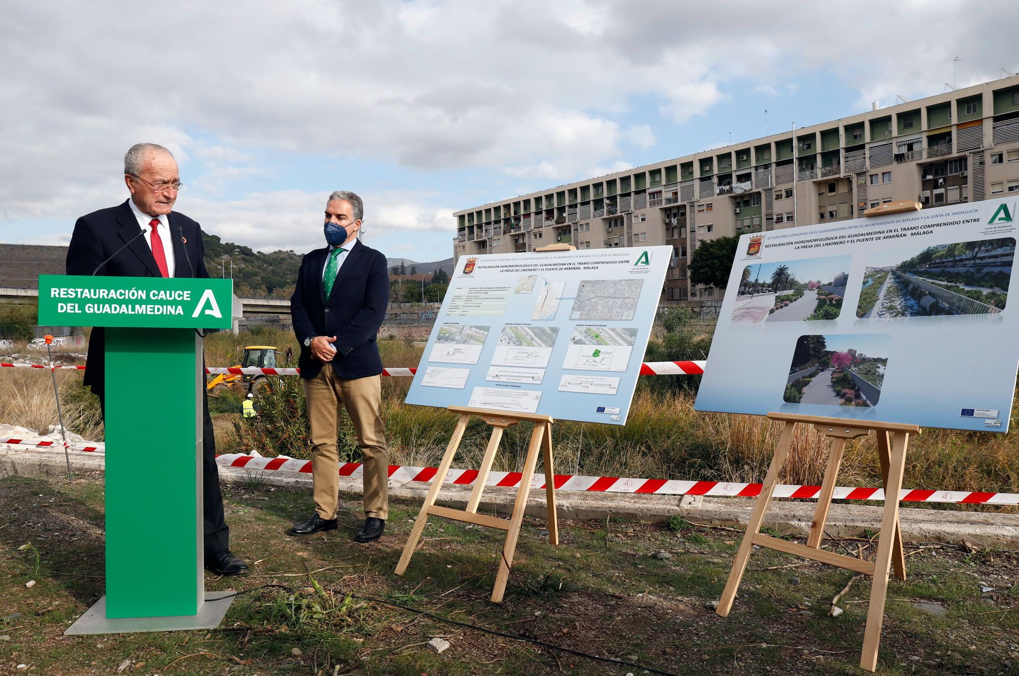 Inicio de la obra para crear un parque fluvial en el cauce del río Guadalmedina