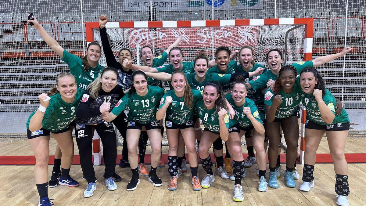 Las jugadoras del AtticGo Elche celebran el pase a semifinales