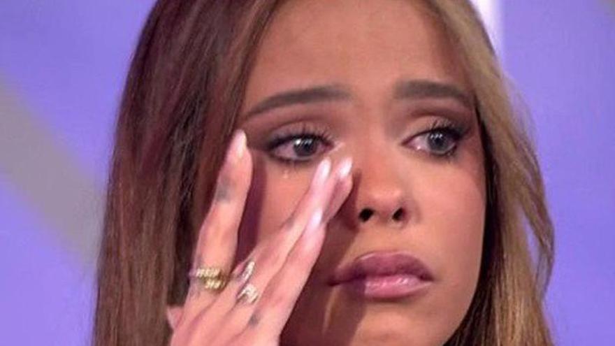 Gloria Camila rompe a llorar en pleno directo, acorralada tras salir a la luz su "triángulo amoroso"