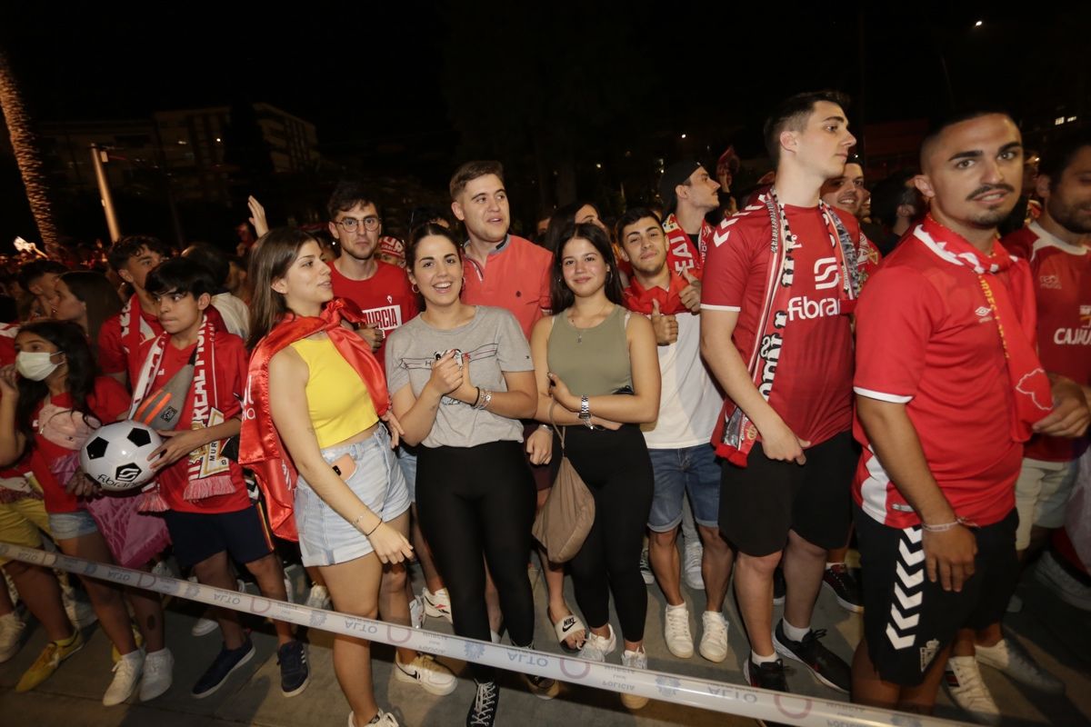 La Circular se llena para celebrar el ascenso del Real Murcia