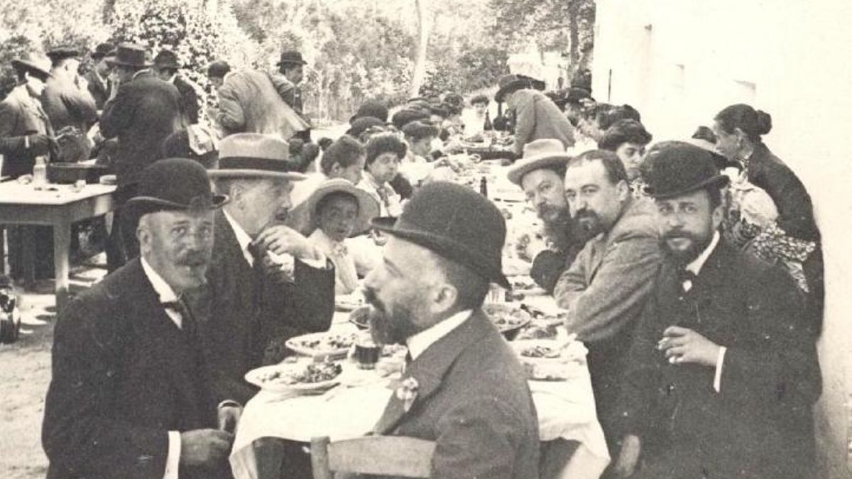 Blasco Ibáñez i Sorolla (segon i tercer per la dreta) en un banquet de principis del segle XX