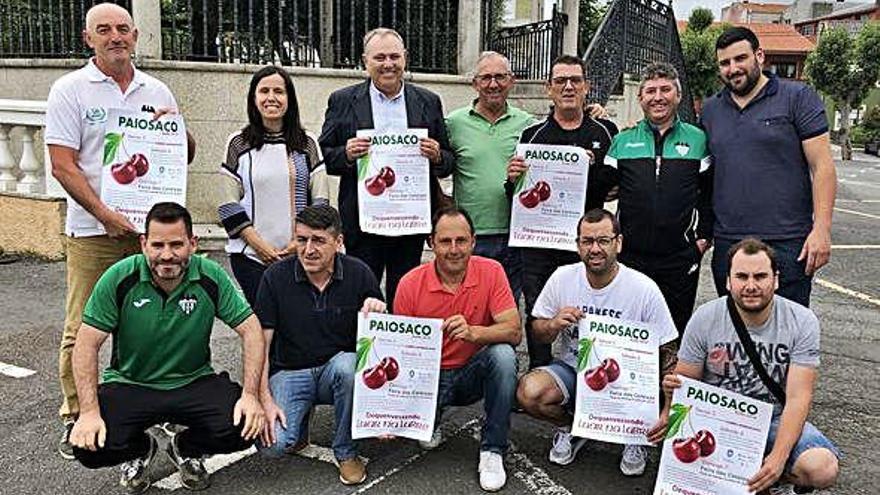 El alcalde, José Manuel López Varela, con miembros de la corporación municipal y de la organización de la fiesta.