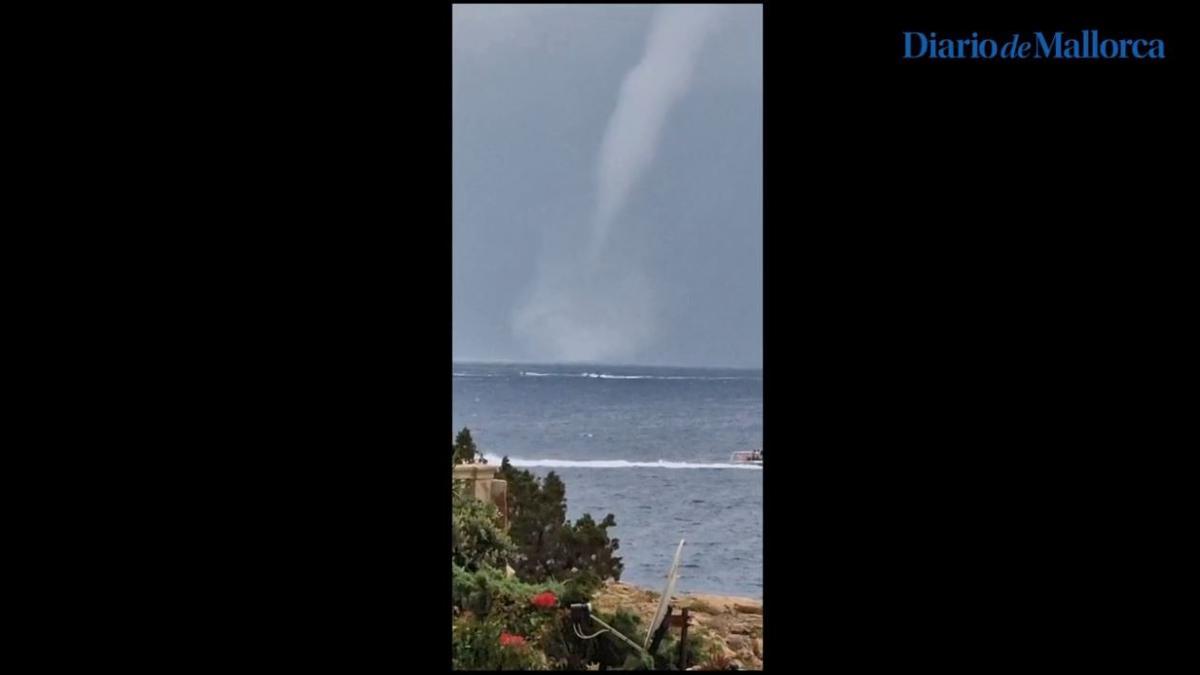 DANA en Mallorca | Aparece otro 'cap de fibló' en Port Adriano al paso de embarcaciones y motos de agua