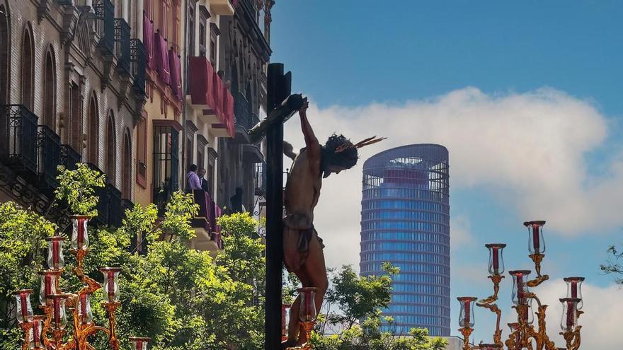 ¿Dónde aparcar esta Semana Santa en el centro de Sevilla?: el parking de Torre Sevilla amplía su abono especial