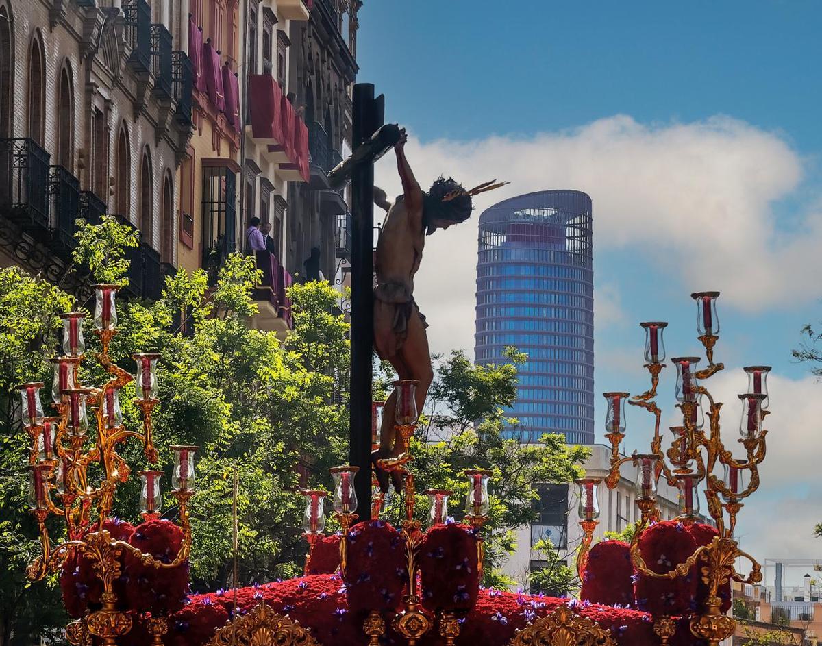 Aparca esta Semana Santa 2026 en el parking del centro comercial Torre Sevilla