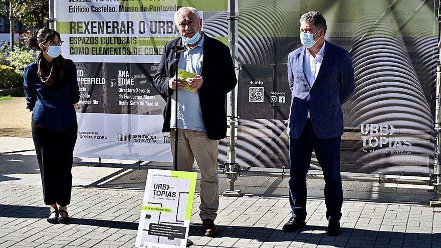 El congreso Urbtopías se presentó ante unos andamios, símbolos de la construcción de la ciudad. | // R. V.