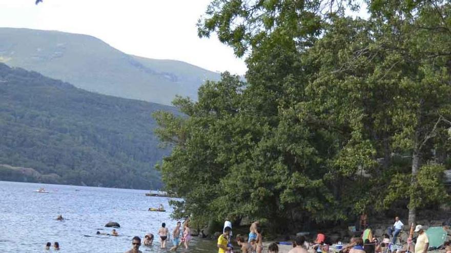 Las playas del Lago registran el primer lleno de la temporada