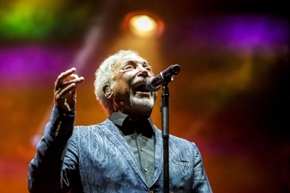 Tom Jones cautiva al público mallorquín con 'Sex Bomb'