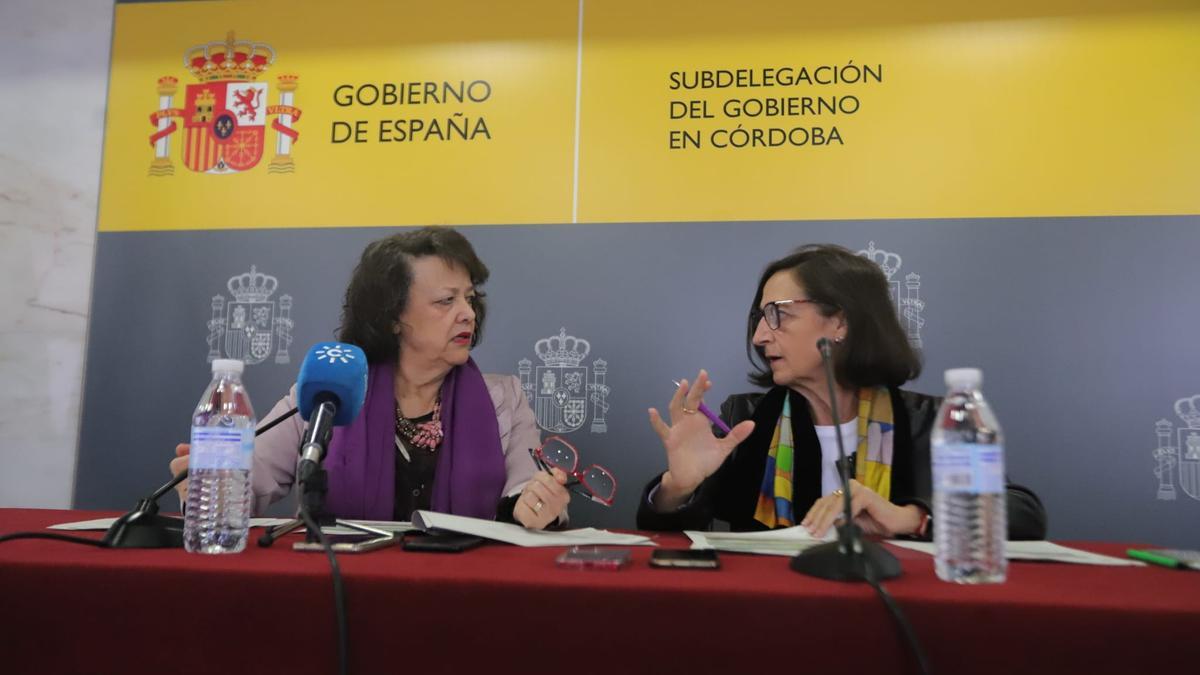 Rafaela Valenzuela y Teresa Varón, durante la rueda de prensa.