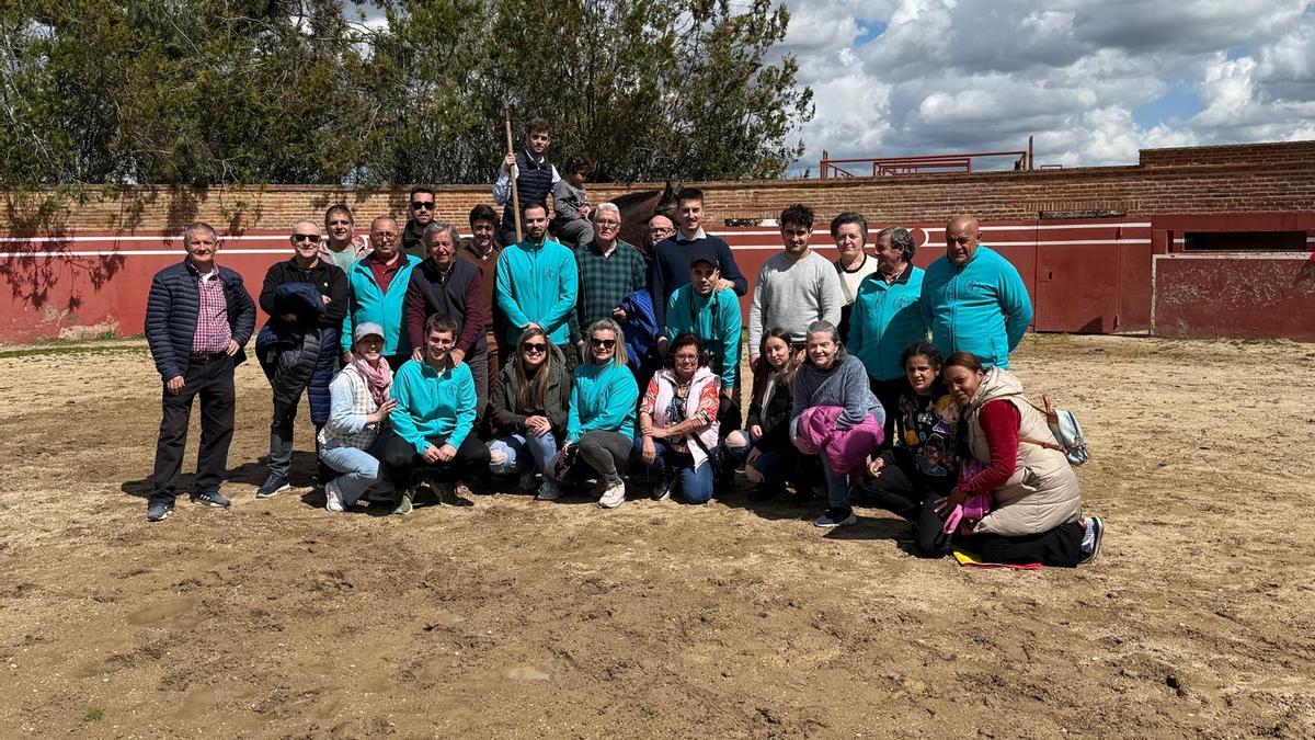 GALERÍA | Asociación "Del Toro y su Tradición": Visita y tentadero en la ganadería de El Capea