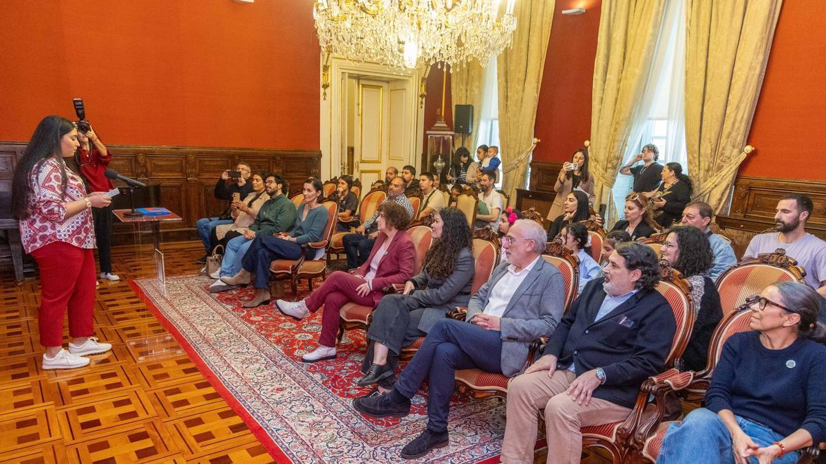 Coral Salazar, durante el acto presidido por la alcaldesa de Santiago con motivo del Día Internacional del Pueblo Gitano.