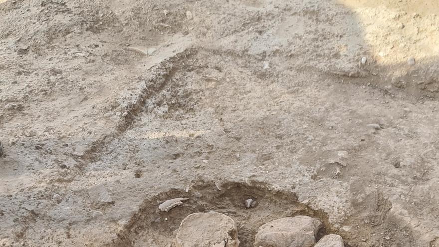 Aparece un esqueleto infantil de hace 1.400 años en un yacimiento de Riba-roja