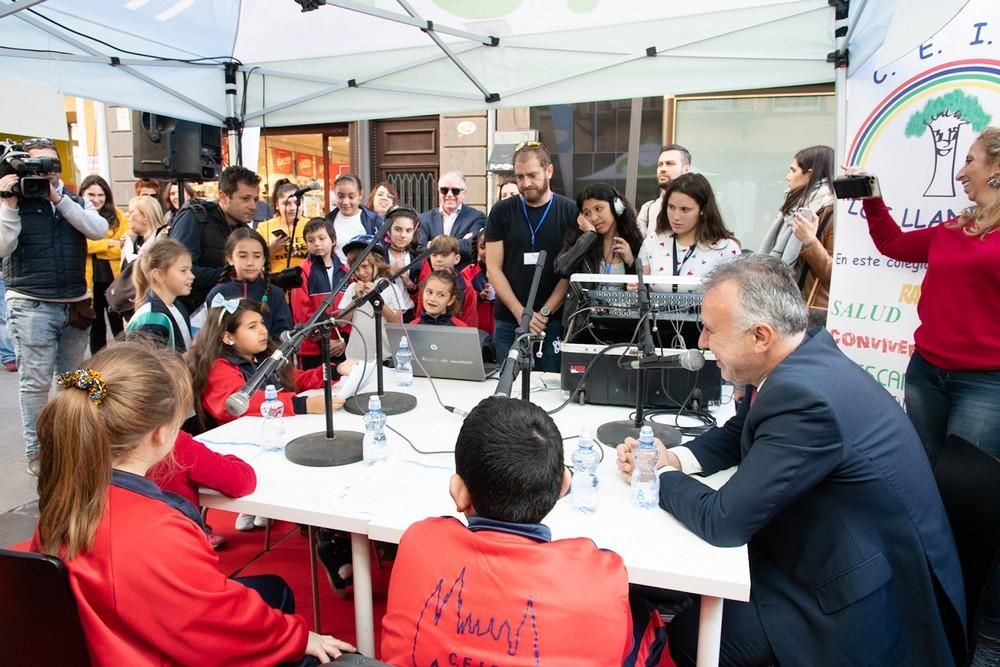 Ángel Víctor Torres participa en el evento 'De Palique, Tu radio en la calle'