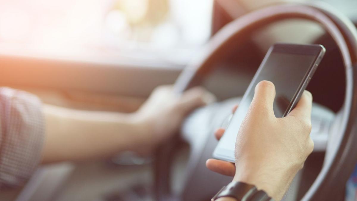 La DGT toma medidas drásticas contra el uso del móvil al volante.