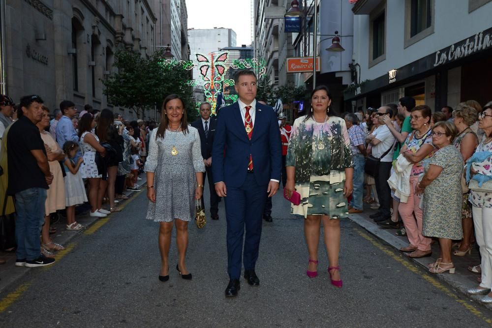 La imagen de la patrona de la provincia recorrió las calles del centro arropada por cientos de personas.