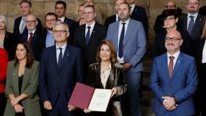 Foto de familia de la Reunión Informal Ministerial de Vivienda y Desarrollo Urbano, celebrada en Laboral Ciudad de la Cultura, en Gijón, tras la firma de la Declaración de Gijón.