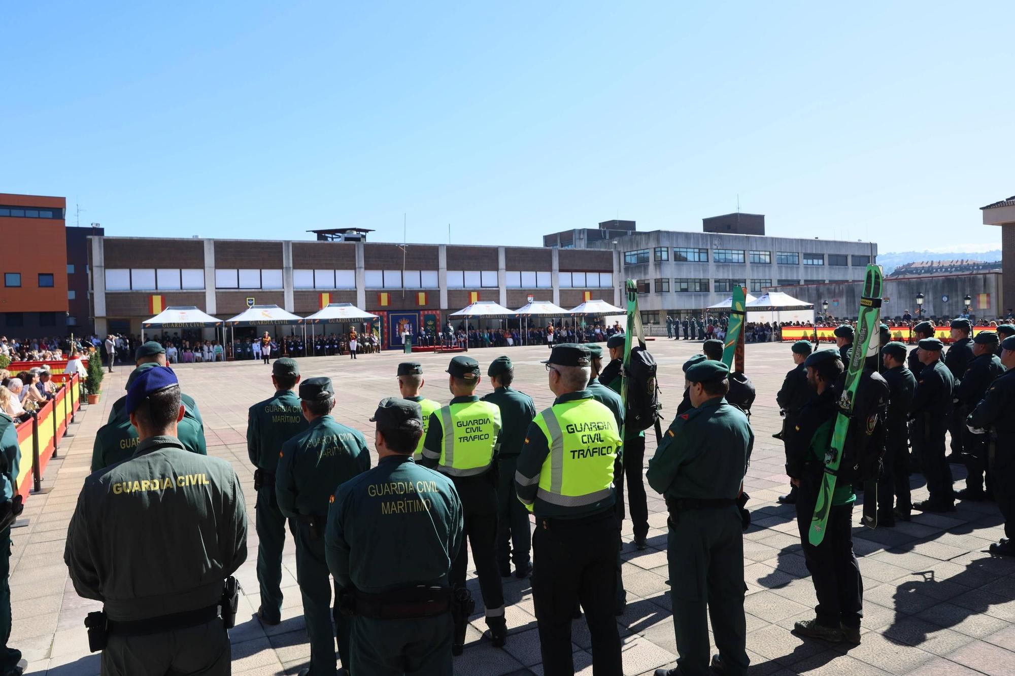 EN IMÁGENES: Desfile de la Guardia Civil en Oviedo por el día de la Hispanidad