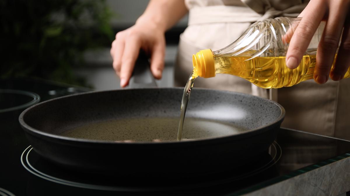 El aceite de girasol es una alternativa al aceite de oliva.