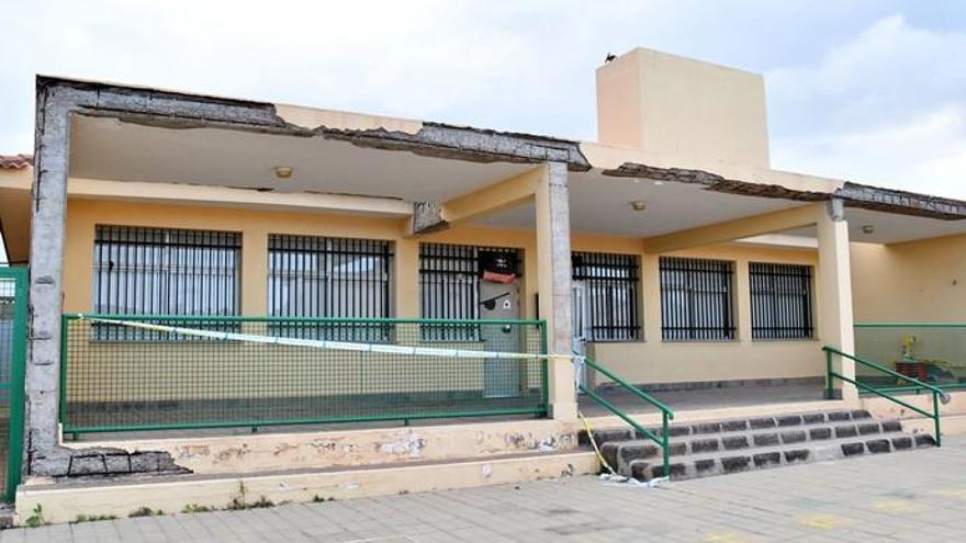 La mitad de los alumnos del colegio de Melenara se ausentan por la falta de luz