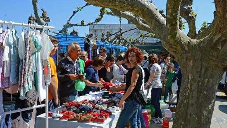 Una imagen del mercado ambulante de Bueu.