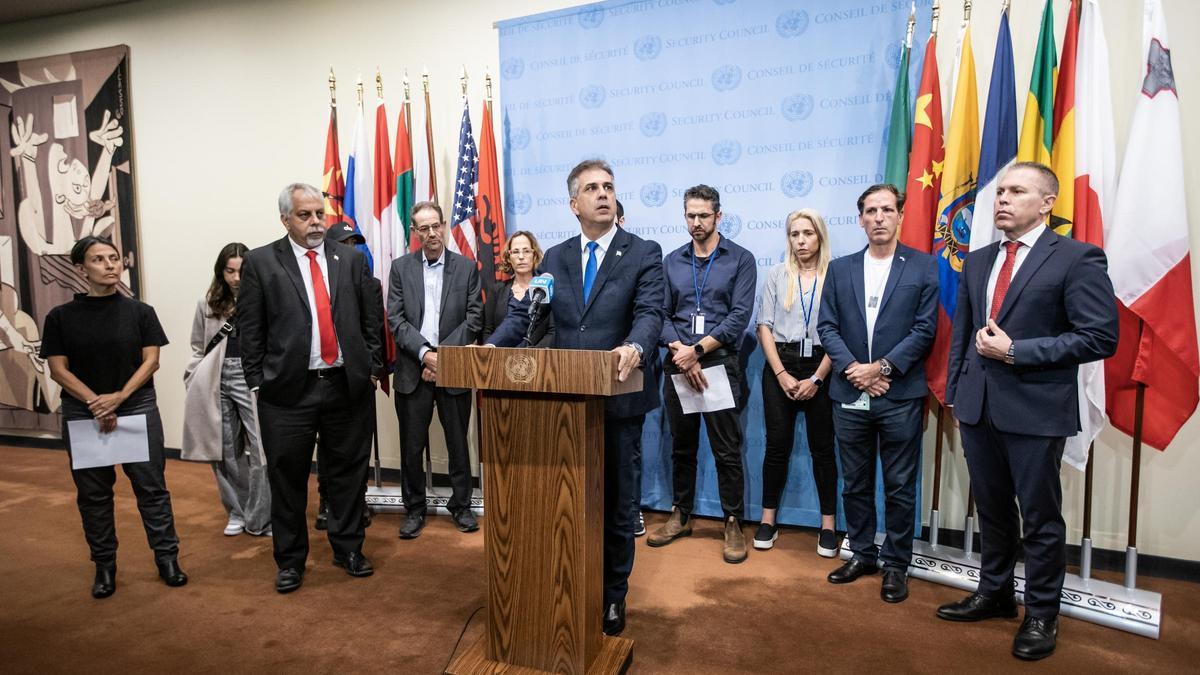 El Ministro de Asuntos Exteriores de Israel, Eli Cohen, se dirige a la prensa en la Sede de las Naciones Unidas.