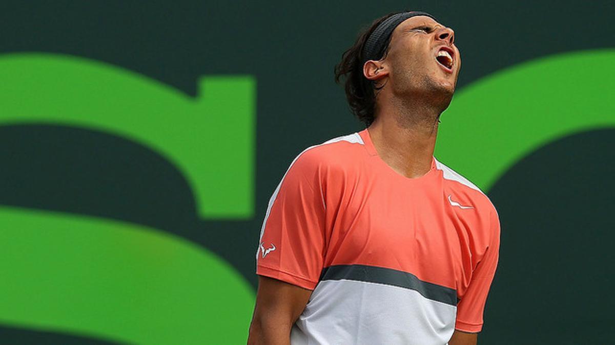 Rafael Nadal se lamenta tras fallar un punto en la final del Abierto de Miami