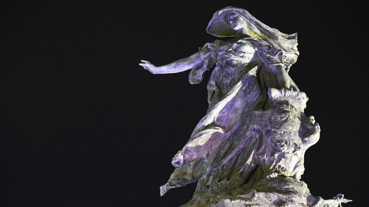 Monolito del monumento a los Sitios de Zaragoza.