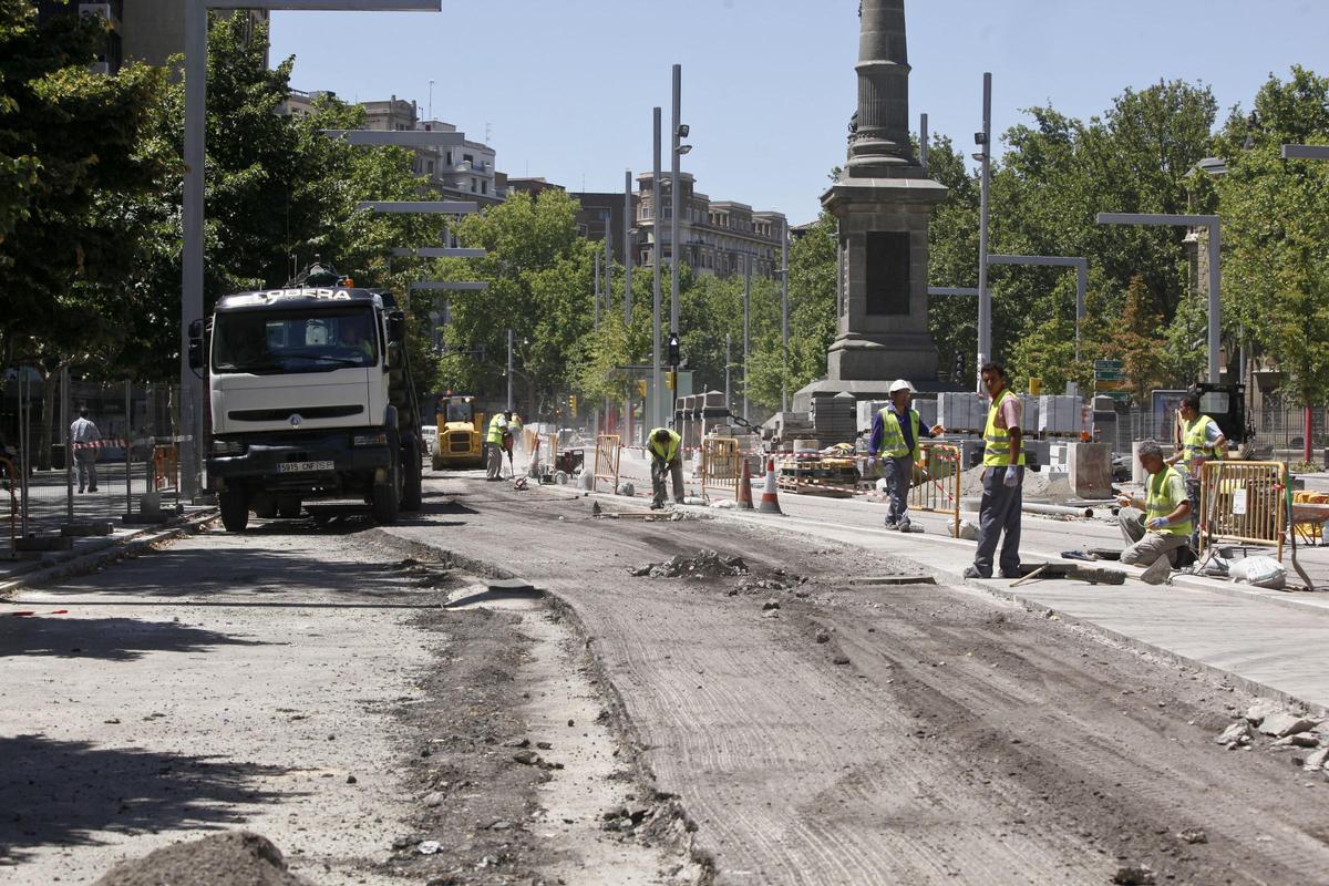 Tramo en obras de la línea 1 del tranvía de Zaragoza, en la plaza Aragón.
