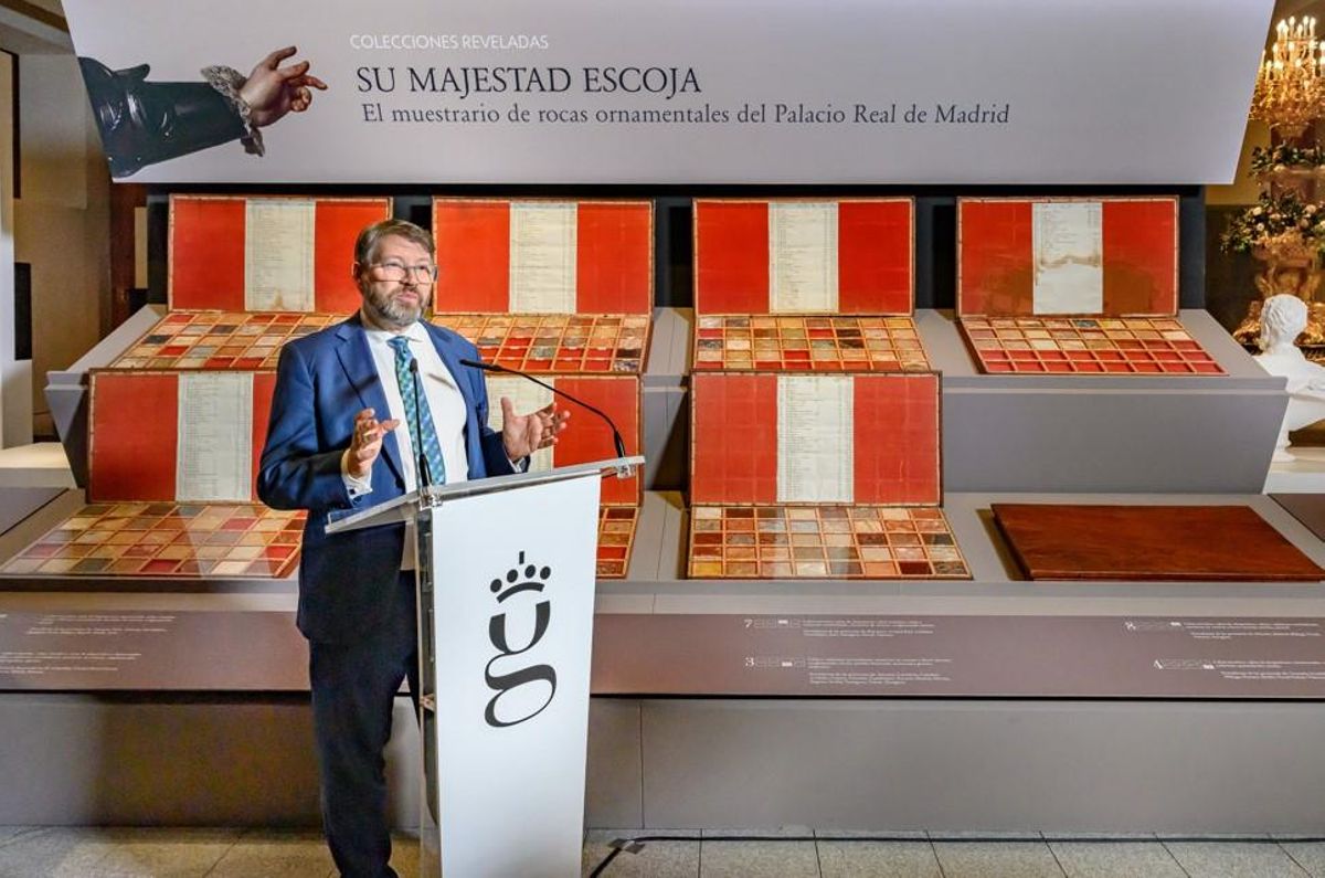 Víctor Cageao, director de la Galería, durante la presentación de la exposición.