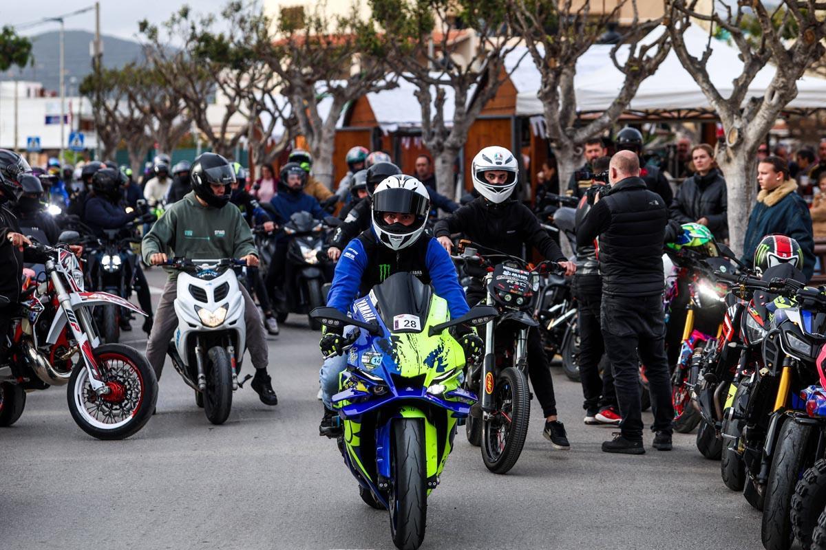 El cortejo fúnebre del Pitiús Team Motoclub al joven motorista fallecido en Ibiza