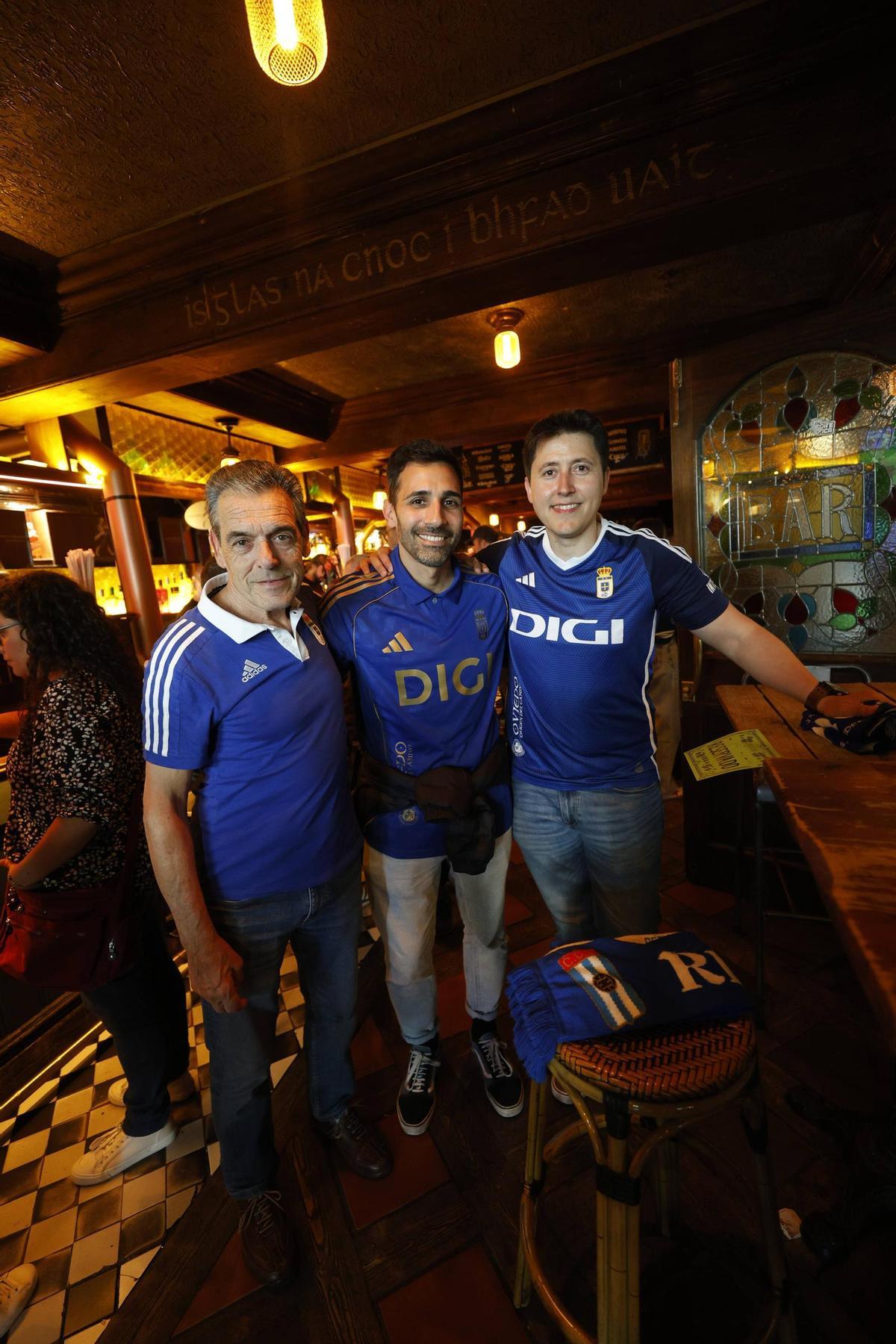 En imágenes: El oviedismo tiñe Madrid de azul en una previa muy asturiana