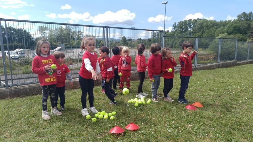 El colegio de La Fresneda celebra las miniolimpiadas infantiles: así se preparan los campeones del futuro