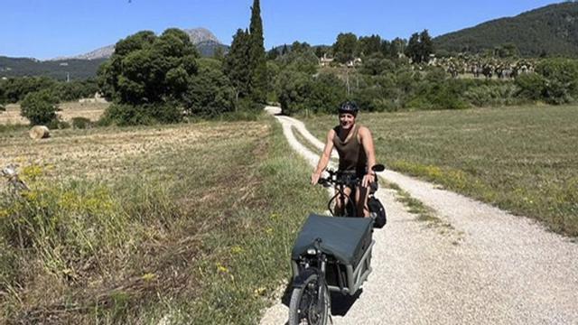Nach Anreise und Sport ließ es Thomas Ernst auf Mallorca etwas ruhiger angehen – wie hier auf der Finca Son Pont in Puigpunyent.  | FOTO: YVONNE SPÄNE