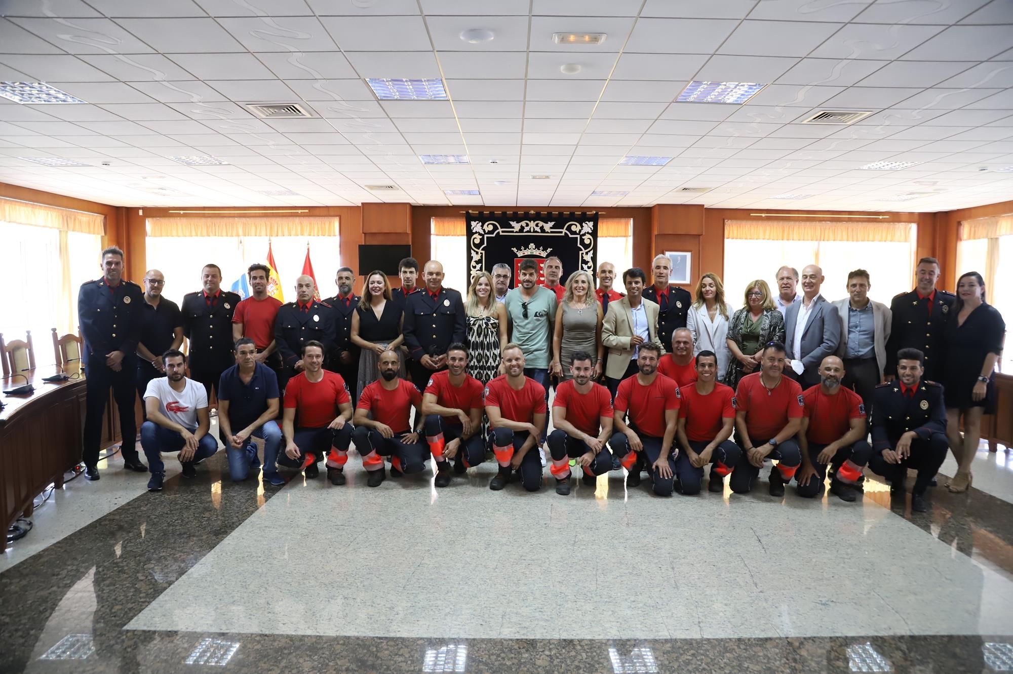 El Cabildo de Lanzarote homenajea al bombero Luis Álvarez tras 31 años de servicio