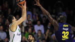 Diamantidis, durant el llançament del triple que va donar la victòria al conjunt grec.