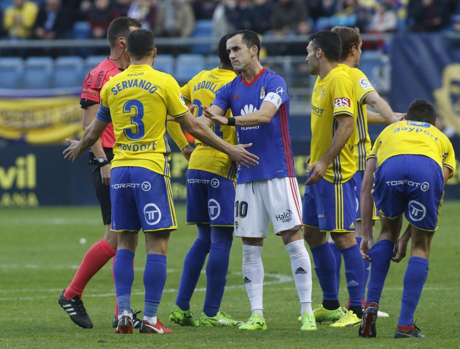 El partido entre el Cádiz y el Real Oviedo, en imágenes