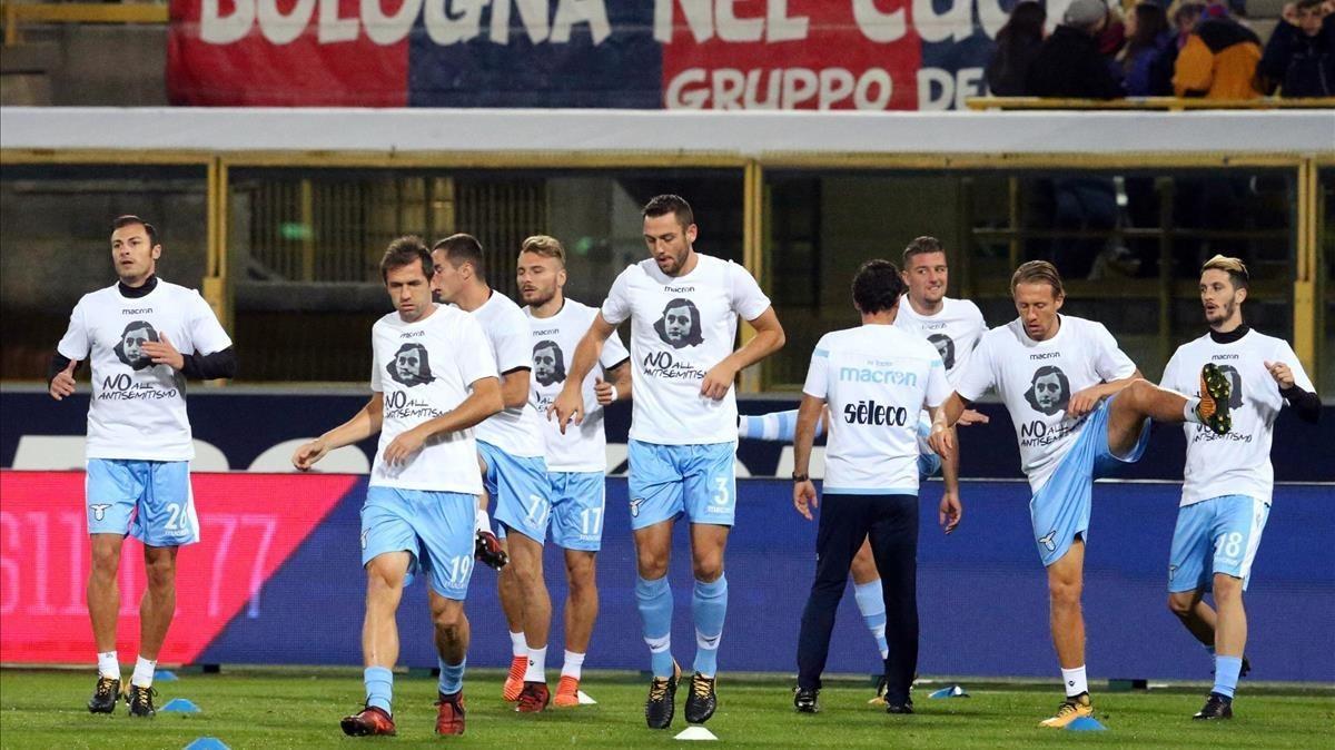 jcarmengol40681035 lazio players wear t shirts with an image of anna frank and 171103185512 jcarmengol40681035 lazio players wear t shirts with an image of anna frank and 171103185512