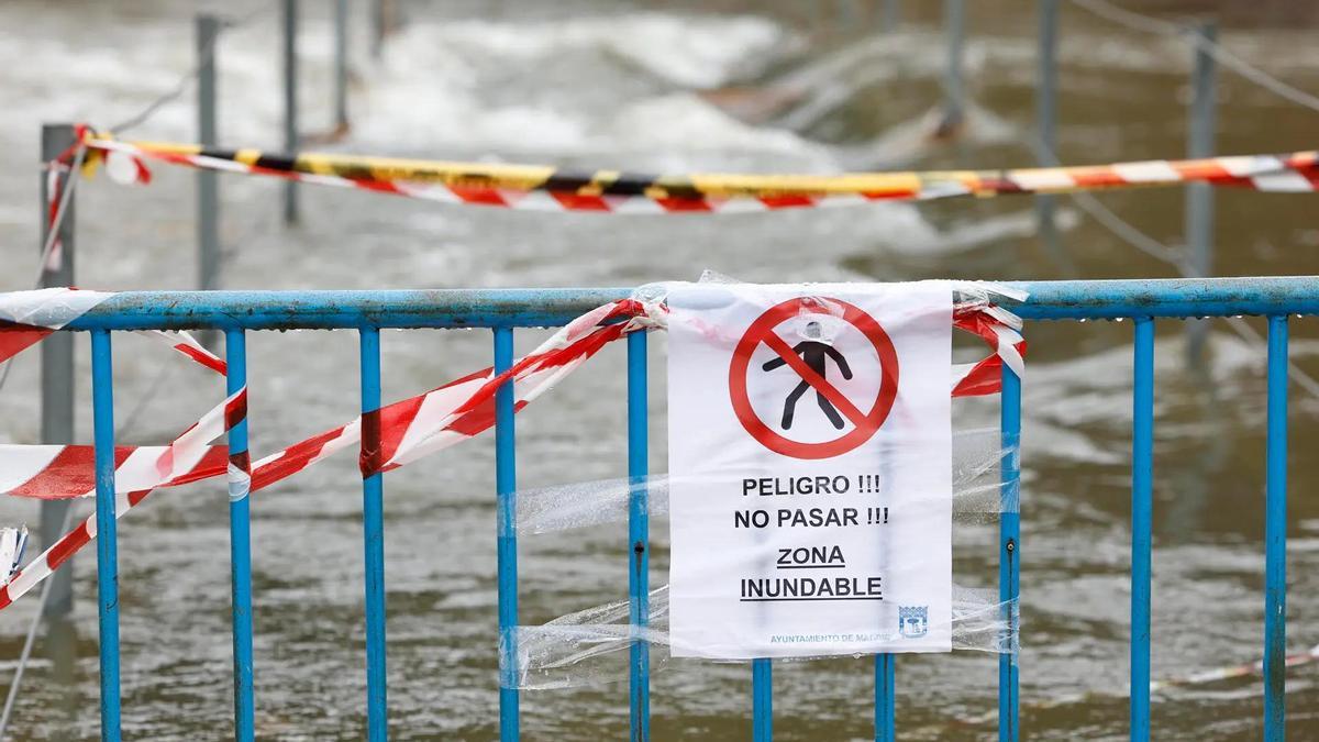 Los ríos de Madrid sufren las consecuencias de las fuertes y constantes precipitaciones.