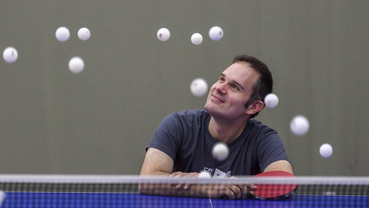 El campeón del mundo individual de tenis de mesa paralímpico 2018, Jordi Morales, en las instalaciones del CAR de Sant Cugat.