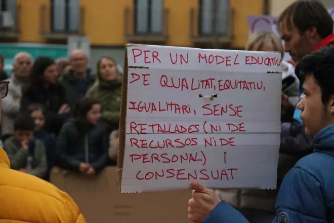 Protesta de la comunitat educativa de Sant HIlari