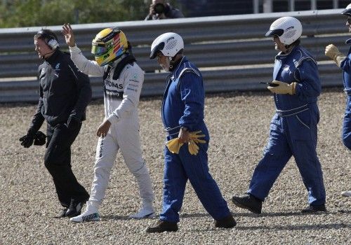 HAMILTON ROMPE SU MERCEDES AL SALIRSE DE LA PISTA EN LOS ENSAYOS DE JEREZ