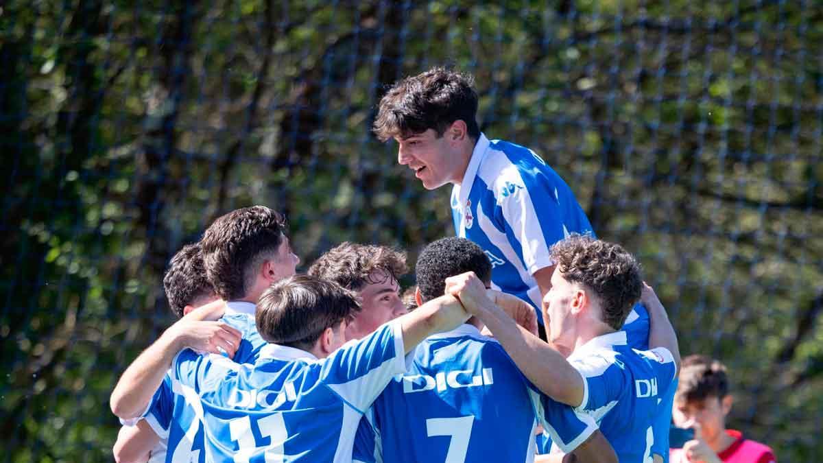 Los jugadores del Juvenil A del Deportivo celebran uno de los goles marcados hace unos días frente al Oviedo.