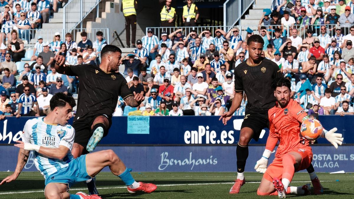 Las notas del Málaga-Castellón: varios suspensos en el 1-0 en La Rosaleda