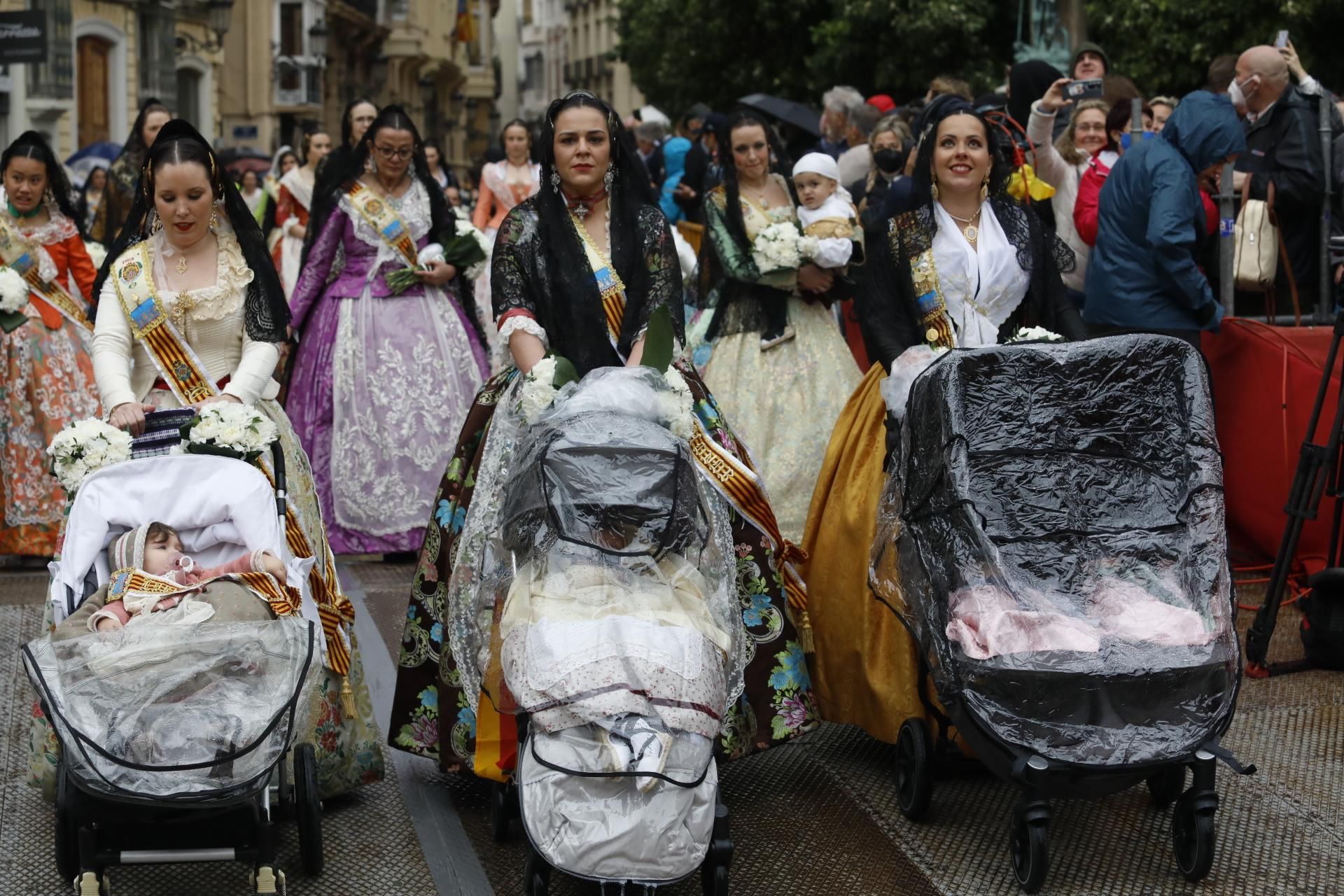 Búscate en el primer día de Ofrenda por la calle Quart (entre las 15.30 y las 17.00 horas)