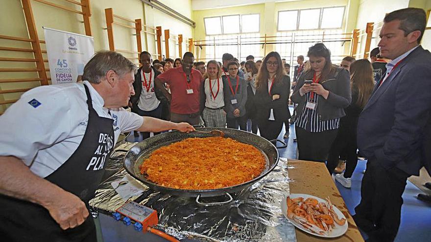 Avelino Peralta, en una demostración culinaria en Gandia | LEVANTE-EMV