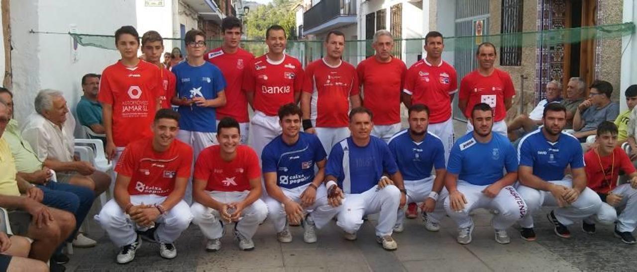 Protagonistas del triangular de galotxa en Alfara de la Baronia.