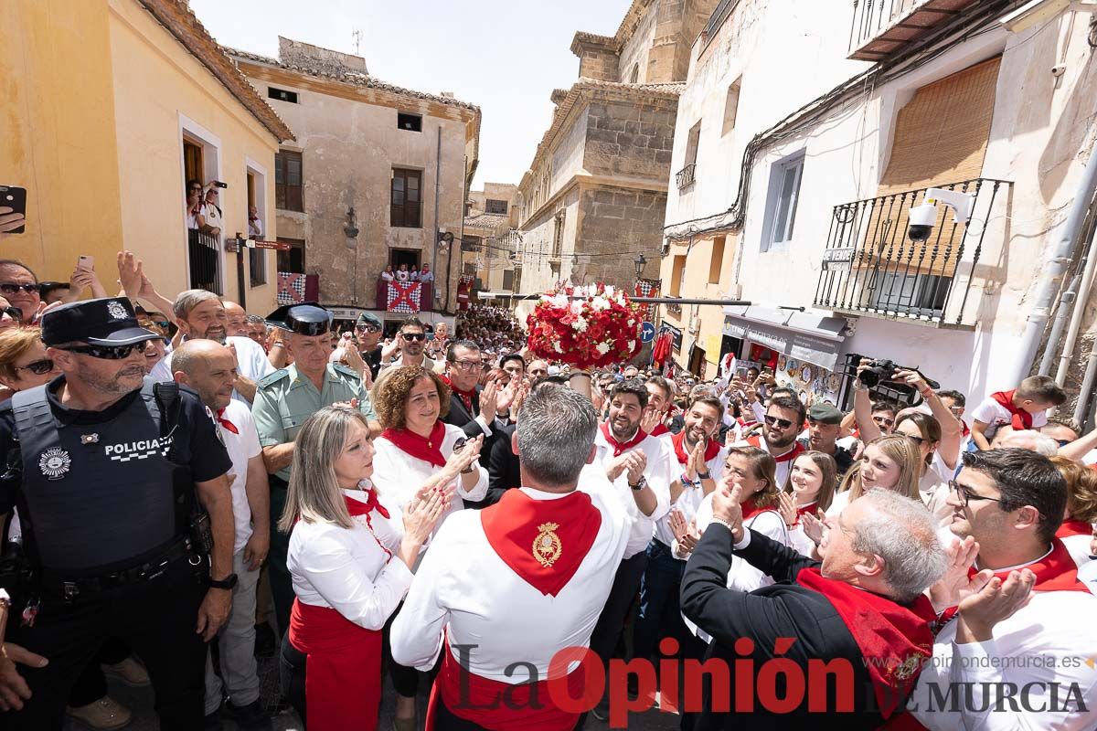 Bandeja de flores y ritual de la bendición del vino en las Fiestas de Caravaca