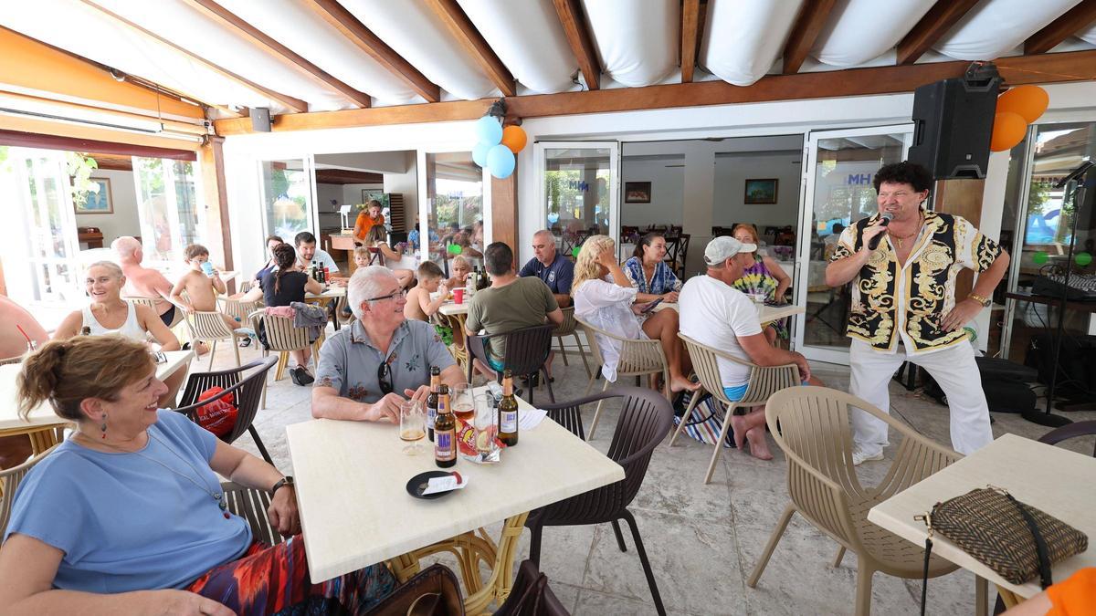 Un momento de la celebración, que tuvo lugar en el Hostal Mar y Huerta Ibiza.